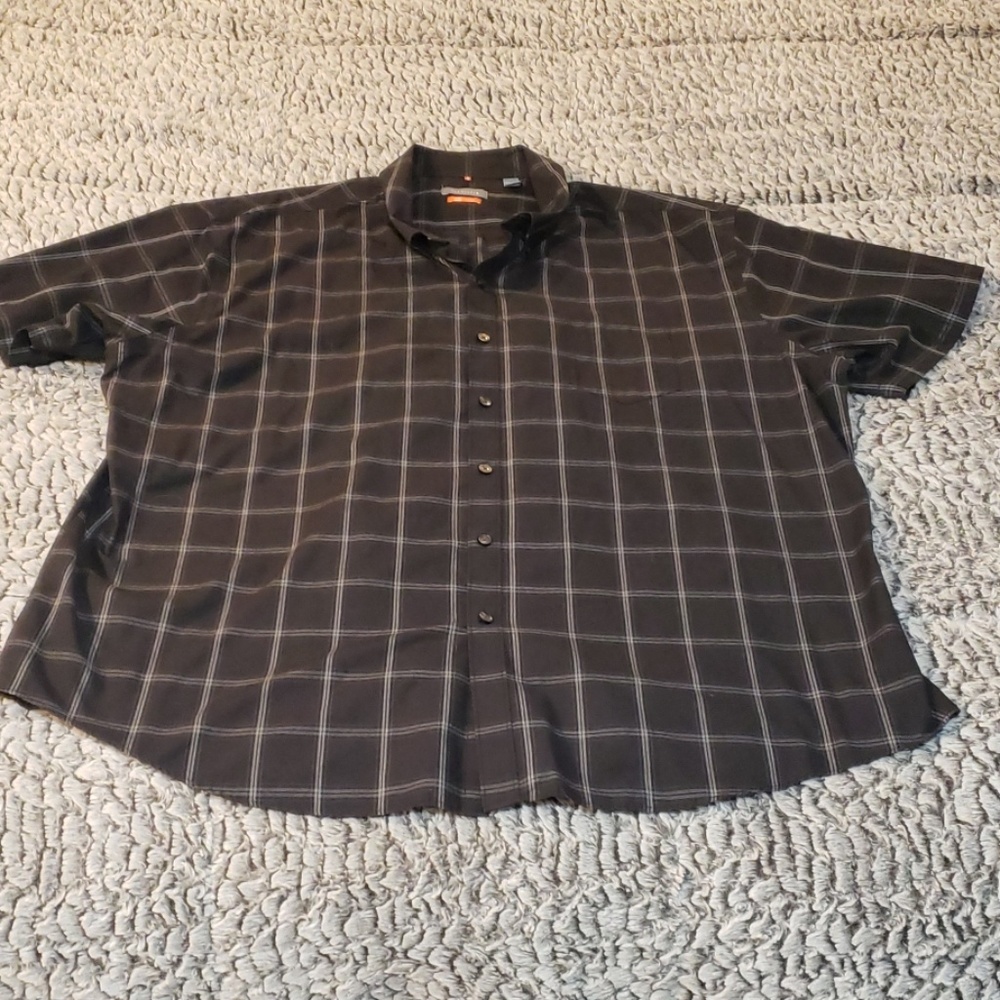 Short sleeve button down